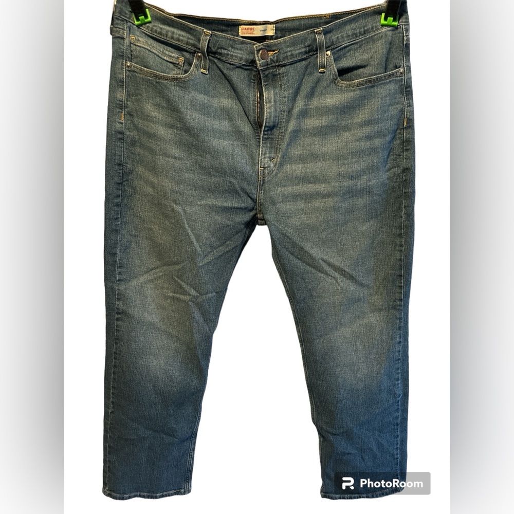 Levi Signature denim medium wash 42x30 great condition
